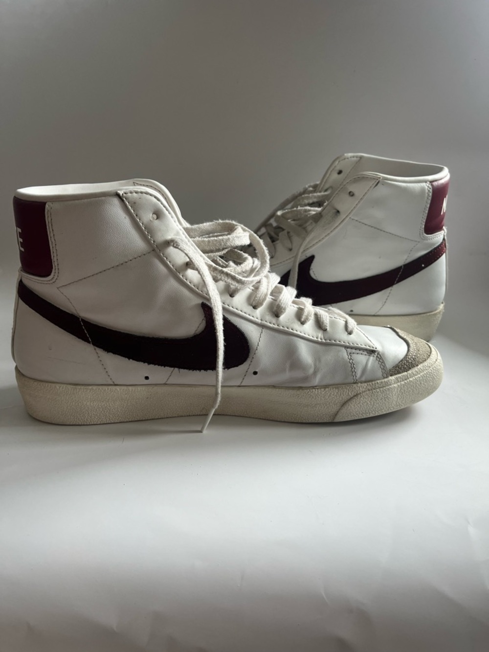 Nike Men’s Blazer Mid '77 sneakers in size 11